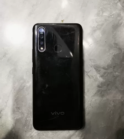 VIVO手机，不知道是什么型号开机振动，显...