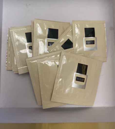 植村秀光润粉底，色号584 1毫升 余18...