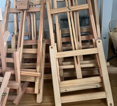 画架大的22.88一个  小的15.99一...