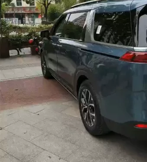 起亚嘉华电动踏板，1500全新不包邮、邮费...