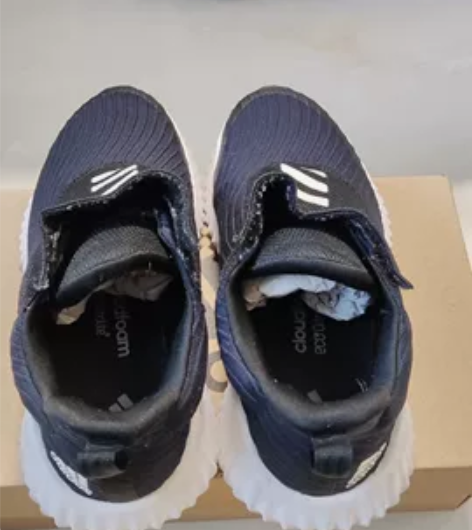 阿迪达斯 阿迪  又一双飞机鞋 可见鞋子的...