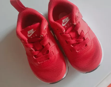 幼童小nike 穿过一次 尺码自己参考哈