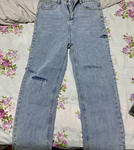 出蓝色牛仔裤 几乎全新 版型好 可小刀
