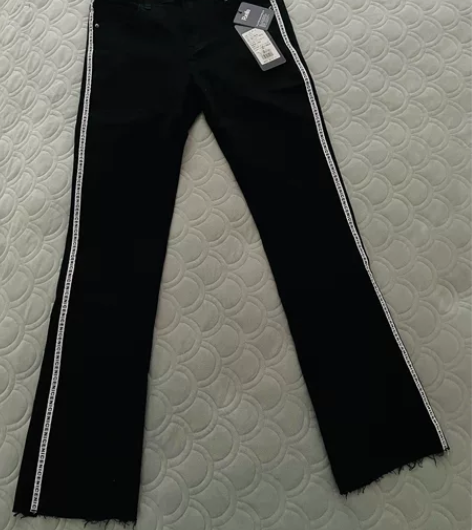 黑色微喇牛仔裤，全新带吊牌，28码，腰围7...