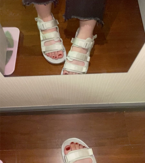 新百伦凉鞋,特别显脚白,穿了不到10次,便...