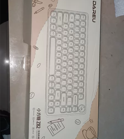 电脑键盘达尔优小方糖Z82，我就拿出来试了...