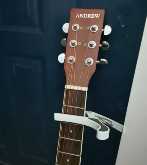 闲置200多的吉他 感觉音色清脆，放家里太...