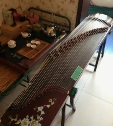 有没有喜欢古筝的，可以和我联系，500元出...