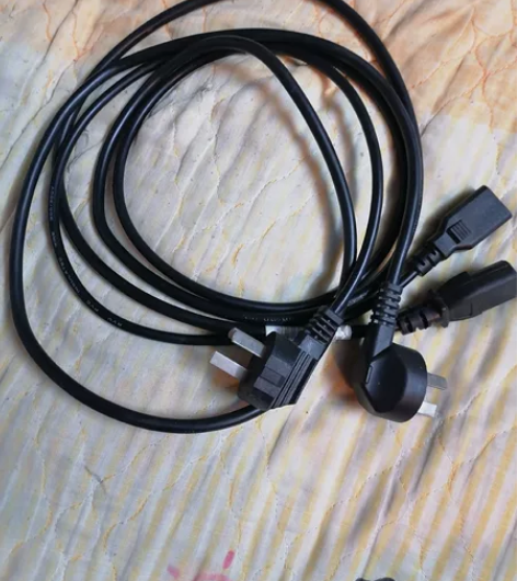 各种样式电脑电源线，有几十个，电饭锅通用 ...