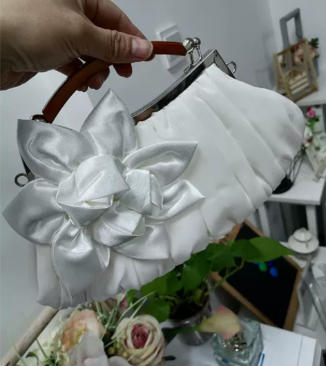 新款时尚百搭绸缎包晚宴会包搭配旗袍的包镶钻...