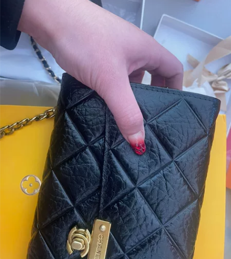 晚宴包手拿包，自己看吧，便宜甩。 有兴趣可...