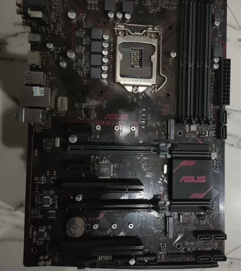 华硕b250 plus主板，刚拆的，嘎嘎新...