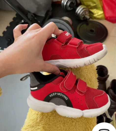 安踏童鞋 24码 内长140 8成新。家里...