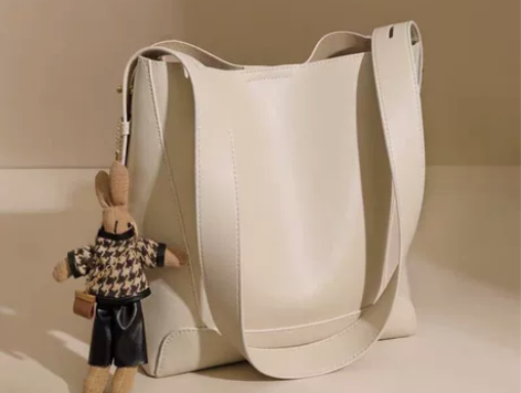 SOMAY水桶包 皮质细腻光滑肩带背上身不...