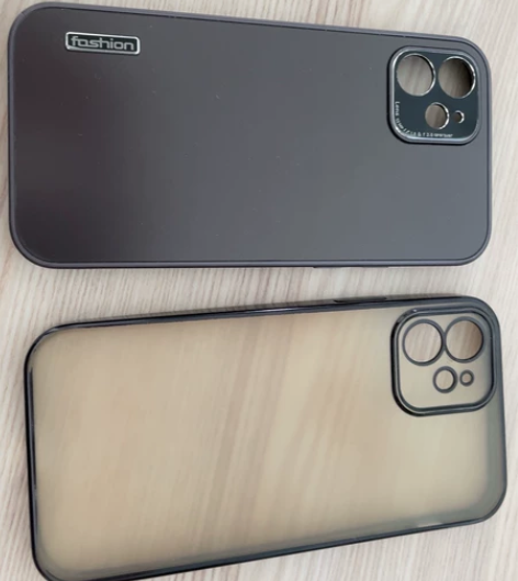 出售两个iphone12的保护壳,一个是磨...