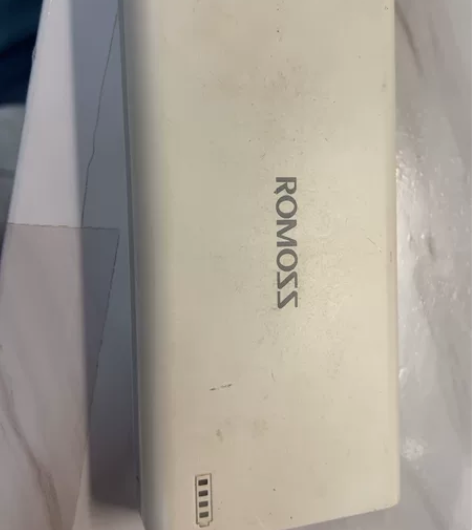 Romoss充电宝，容量：20000mAh...