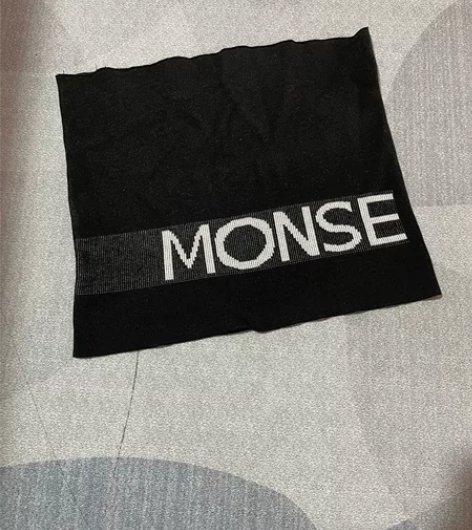 ㊣【全新】monse套头围脖 物品售价已含...