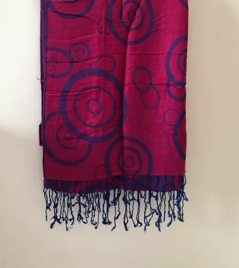 羊毛加丝围巾披肩可双面佩戴 面料柔软有垂感...