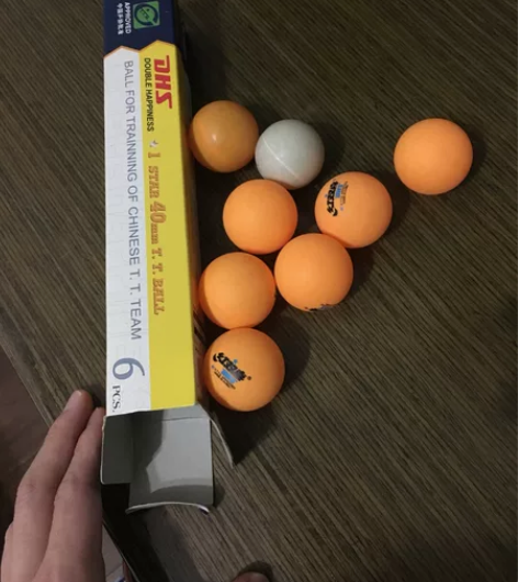 全新6颗乒乓球,就是包装盒比较吃灰没有使用...