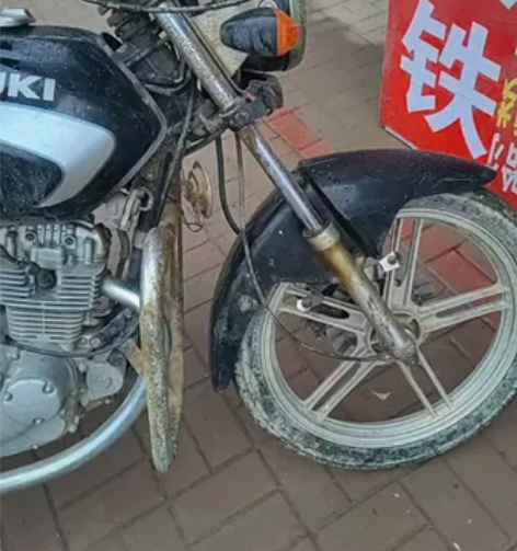 铃木骏威125摩托车，擦擦洗洗八成新以上，...