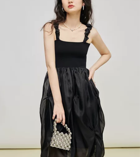 黑色吊带连衣裙女设计感小众春季新款法式蓬蓬...