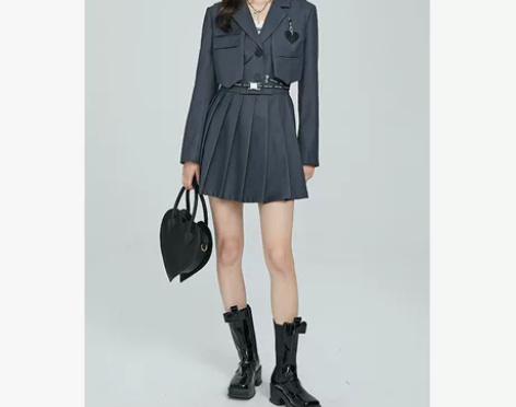 凡兔假两件时尚爱心装饰束腰短款西装百褶裙