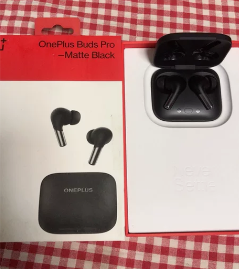 一加buds pro银色降噪耳机，成色9新...