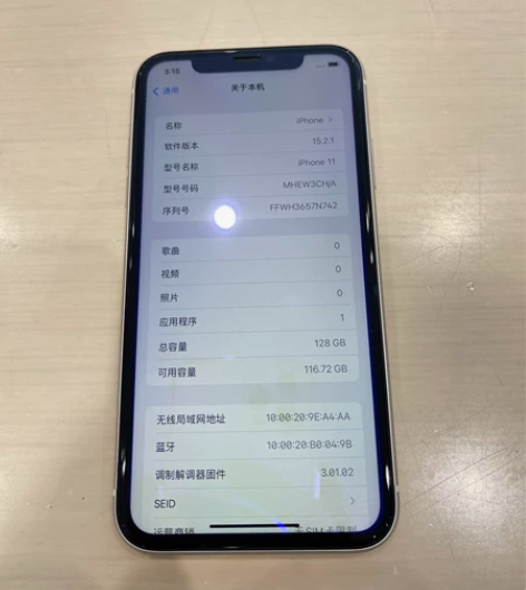 苹果11国行白色128，新到没朋友，买了卡...