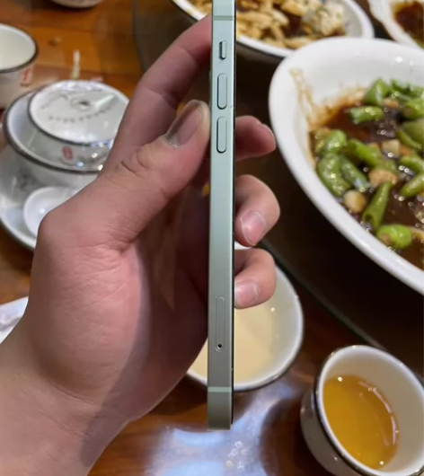 个人一手苹果12 无任何维修 屏幕没有瑕疵...