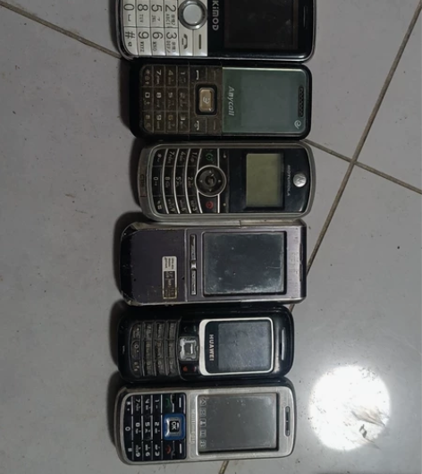 老式手机老古董手机，成色如图，三星华为摩托...