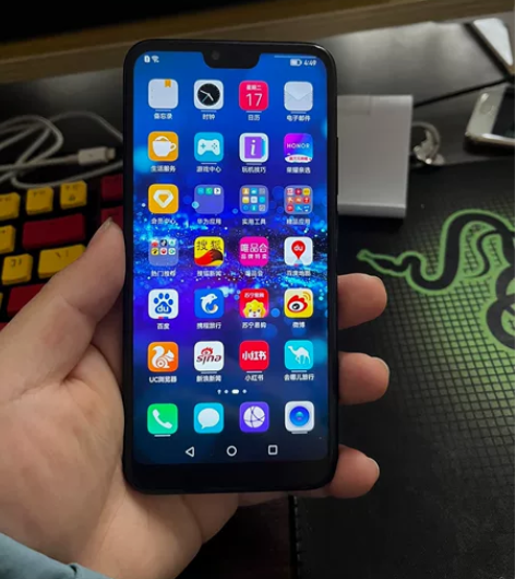 荣耀10，6+128。无拆修全原装后盖裂了...