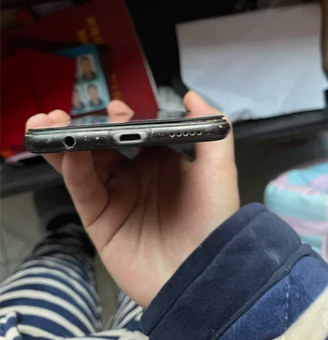 荣耀8x 屏碎了漏液 触摸 指纹都还能用 ...