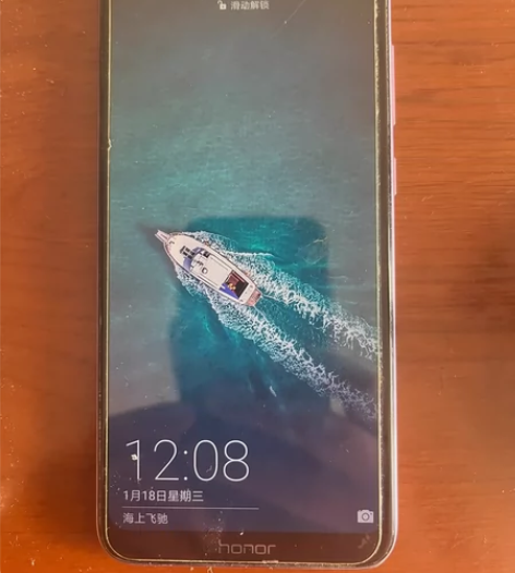 荣耀畅玩8c  4+64  成色如图 所有...