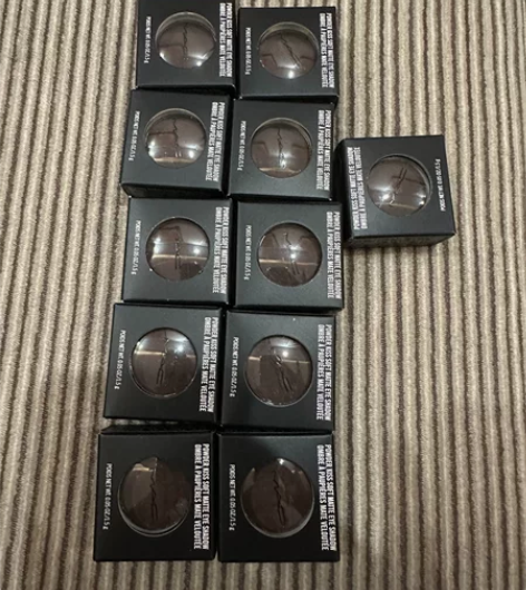 Mac 柔雾哑光单色眼影 give a g...