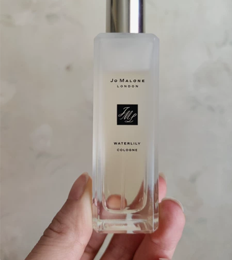 祖马龙香水，睡莲30ml，磨砂瓶的颜值很好...