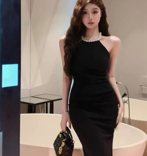 高级感珍珠挂脖裙子女夏季小众修身侧开叉气质...