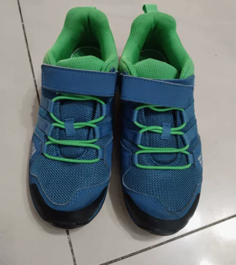 全新阿迪儿童运动鞋，朋友送的，孩子不喜欢这...