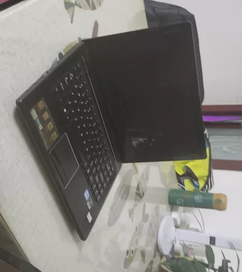 美女一手电脑 在家放着没人用  原装鼠标原...