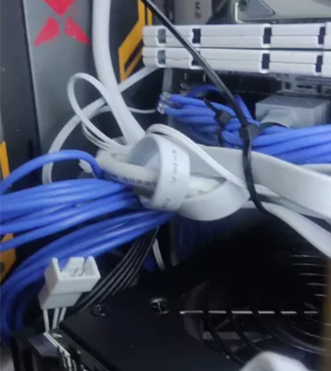 k77机箱 加一个650w的sfx电源有硅...