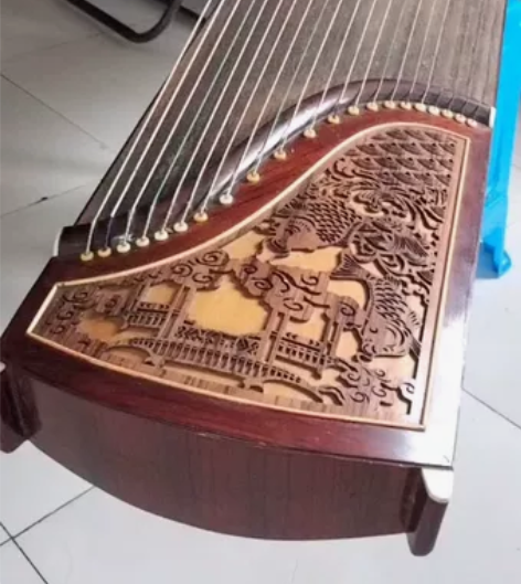 敦煌型古筝,不懂家里闲置的成色看图 感兴趣...