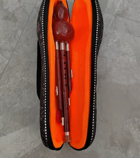 全新葫芦丝，一次都没用过，配有盒子和中国结...