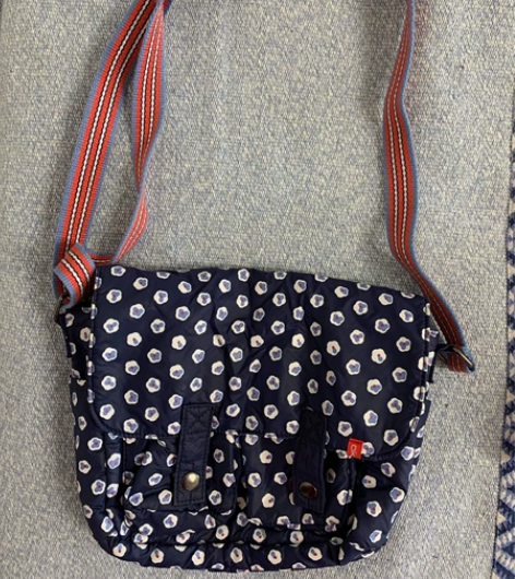 品牌防水斜挎包女休闲单肩包 实用好看，99...