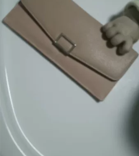 皮尔丹女士钱包，几乎全新，买了一次也没有用...