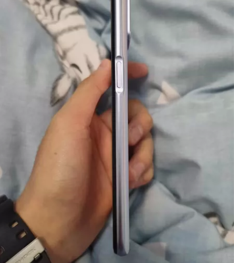 新旧程度：98新 手机我女朋友的 才用了不...