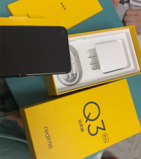 全新真我q3 por 狂欢版的,12256...