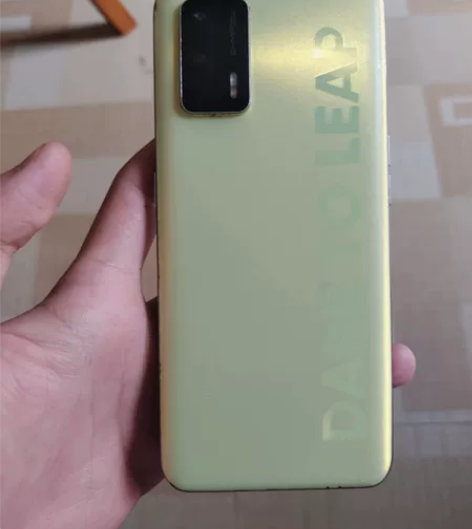 真我q3pro 8+256，骑车时不小心摔...