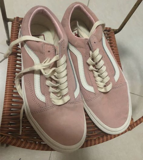 vans 帆布鞋。38码，老哥闷包开的。我...