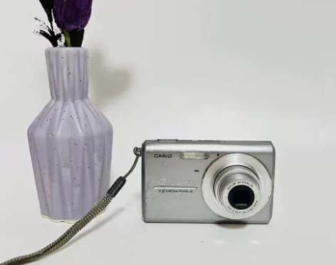 卡西欧z75银色 700w像素3倍光变 配...