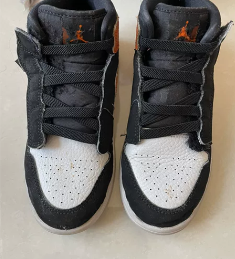 乔丹儿童  J1  橙黑拼色。13.5c大...