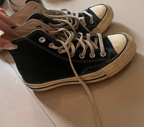 匡威37码 正品 有点脏了 洗一下就行 5...